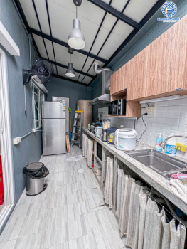 *****ทาวน์เฮ้าส์มือสองนนทบุรี โครงการ คิว ดิสทริคท์ เวสต์เกต เนื้อที่กว้าง 21.2 ตร.ว. ฟังก์ชัน 4 ห้องนอน 3 ห้องน้ำ 2 ที่จอดรถ บ้านสภาพใหม่ พร้อมเข้าอยู่ ต่อเติมครัว และหลังคาโรงจอดรถเรียบร้อย บนทำเลเดินทางสะดวก ใกล้รถไฟฟ้าสายสีม่วง "สถานีบางพลู" และทางด่วน "ศรีรัช" จองเลย!