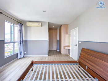 *****คอนโดมิเนียมมือสอง โครงการ ไฮฟ์ สาทร ห้องมุม คุณภาพจาก Sansiri พื้นที่ใช้สอย 48.52 ตร.ม. ฟังก์ชัน 1 ห้องนอน 1 ห้องน้ำ 1 ที่จอดรถ บนทำเลดีท่ามกลางสิ่งอำนวยความสะดวกครบครัน เชื่อมต่อถนนกรุงธนบุรี ถนนลาดหญ้า ถนนประชานิเวศน์ ติดโครงการรถไฟฟ้าสายสีเขียว "สถานีสถานีกรุงธนบุรี"