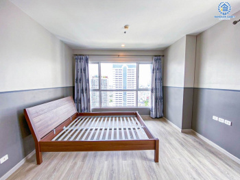 *****คอนโดมิเนียมมือสอง โครงการ ไฮฟ์ สาทร ห้องมุม คุณภาพจาก Sansiri พื้นที่ใช้สอย 48.52 ตร.ม. ฟังก์ชัน 1 ห้องนอน 1 ห้องน้ำ 1 ที่จอดรถ บนทำเลดีท่ามกลางสิ่งอำนวยความสะดวกครบครัน เชื่อมต่อถนนกรุงธนบุรี ถนนลาดหญ้า ถนนประชานิเวศน์ ติดโครงการรถไฟฟ้าสายสีเขียว "สถานีสถานีกรุงธนบุรี"