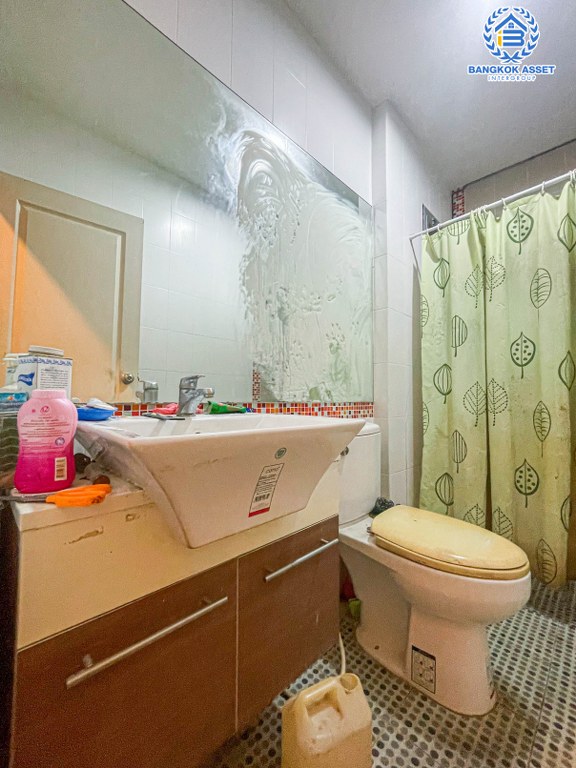 *****บ้านเดี่ยวมือสอง โครงการ ไลฟ์บางกอกบูเลอวาร์ด ปิ่นเกล้า-เพชรเกษม เนื้อที่กว้าง 65.20 ตร.ว. ฟังก์ชัน 3 ห้องนอน 3 ห้องน้ำ 2 ที่จอดรถ รายล้อมด้วยสิ่งอำนวยความสะดวก บนทำเลดี เชื่อมต่อถนนเพชรเกษม ใกล้รถไฟฟ้าสายสีน้ำเงิน "สถานีหลักสอง" และจุดขึ้นทางด่วน "ศรีรัช-วงแหวน"