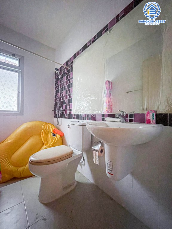 *****บ้านเดี่ยวมือสอง โครงการ ไลฟ์บางกอกบูเลอวาร์ด ปิ่นเกล้า-เพชรเกษม เนื้อที่กว้าง 65.20 ตร.ว. ฟังก์ชัน 3 ห้องนอน 3 ห้องน้ำ 2 ที่จอดรถ รายล้อมด้วยสิ่งอำนวยความสะดวก บนทำเลดี เชื่อมต่อถนนเพชรเกษม ใกล้รถไฟฟ้าสายสีน้ำเงิน "สถานีหลักสอง" และจุดขึ้นทางด่วน "ศรีรัช-วงแหวน"