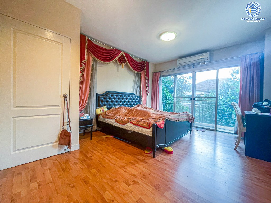 *****บ้านเดี่ยวมือสอง โครงการ ไลฟ์บางกอกบูเลอวาร์ด ปิ่นเกล้า-เพชรเกษม เนื้อที่กว้าง 65.20 ตร.ว. ฟังก์ชัน 3 ห้องนอน 3 ห้องน้ำ 2 ที่จอดรถ รายล้อมด้วยสิ่งอำนวยความสะดวก บนทำเลดี เชื่อมต่อถนนเพชรเกษม ใกล้รถไฟฟ้าสายสีน้ำเงิน "สถานีหลักสอง" และจุดขึ้นทางด่วน "ศรีรัช-วงแหวน"