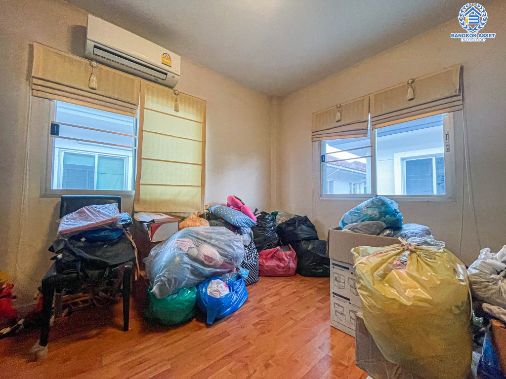 *****บ้านเดี่ยวมือสอง โครงการ ไลฟ์บางกอกบูเลอวาร์ด ปิ่นเกล้า-เพชรเกษม เนื้อที่กว้าง 65.20 ตร.ว. ฟังก์ชัน 3 ห้องนอน 3 ห้องน้ำ 2 ที่จอดรถ รายล้อมด้วยสิ่งอำนวยความสะดวก บนทำเลดี เชื่อมต่อถนนเพชรเกษม ใกล้รถไฟฟ้าสายสีน้ำเงิน "สถานีหลักสอง" และจุดขึ้นทางด่วน "ศรีรัช-วงแหวน"