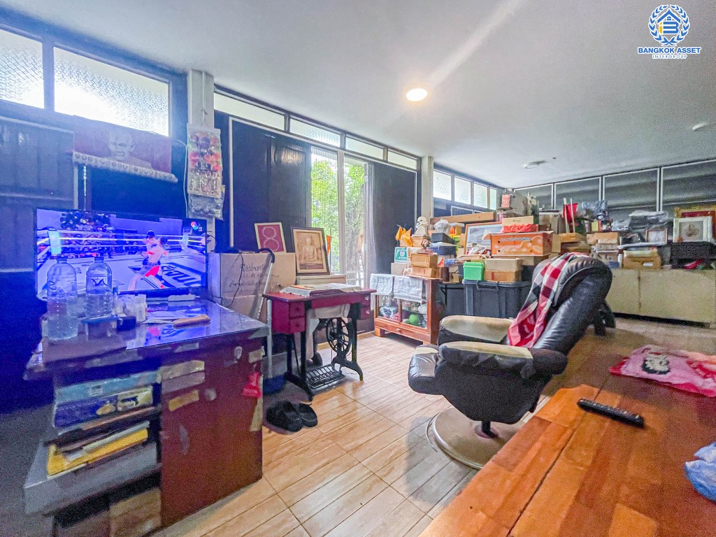 *****บ้านเดี่ยวมือสอง โครงการ ไลฟ์บางกอกบูเลอวาร์ด ปิ่นเกล้า-เพชรเกษม เนื้อที่กว้าง 65.20 ตร.ว. ฟังก์ชัน 3 ห้องนอน 3 ห้องน้ำ 2 ที่จอดรถ รายล้อมด้วยสิ่งอำนวยความสะดวก บนทำเลดี เชื่อมต่อถนนเพชรเกษม ใกล้รถไฟฟ้าสายสีน้ำเงิน "สถานีหลักสอง" และจุดขึ้นทางด่วน "ศรีรัช-วงแหวน"