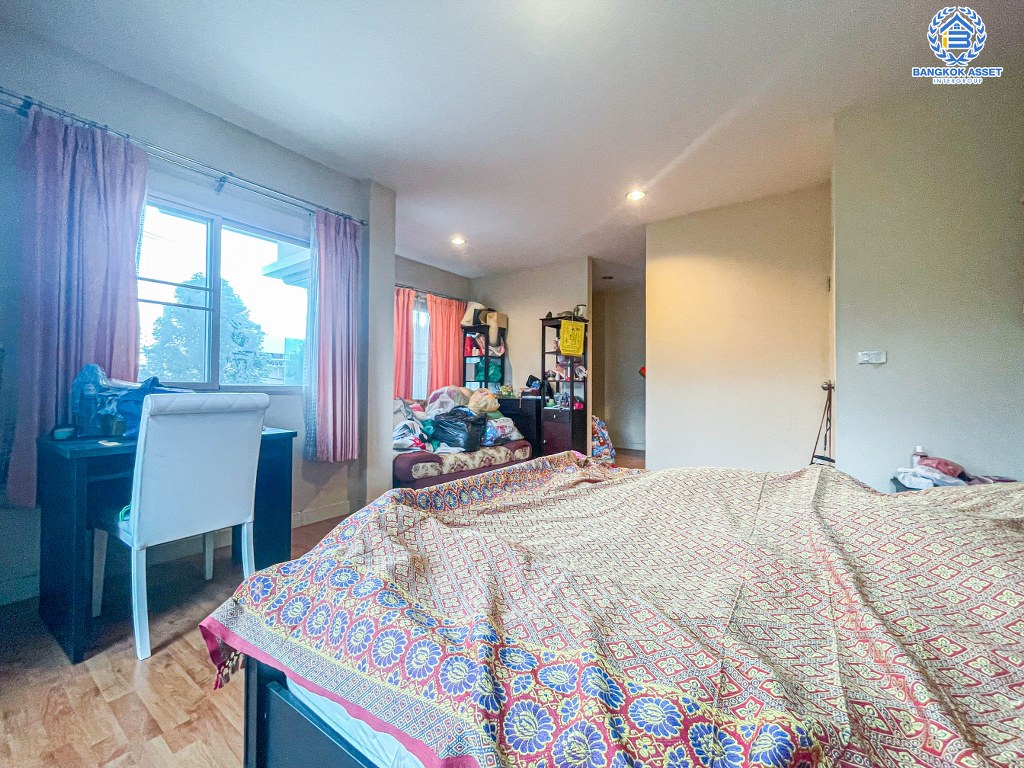 *****บ้านเดี่ยวมือสอง โครงการ ไลฟ์บางกอกบูเลอวาร์ด ปิ่นเกล้า-เพชรเกษม เนื้อที่กว้าง 65.20 ตร.ว. ฟังก์ชัน 3 ห้องนอน 3 ห้องน้ำ 2 ที่จอดรถ รายล้อมด้วยสิ่งอำนวยความสะดวก บนทำเลดี เชื่อมต่อถนนเพชรเกษม ใกล้รถไฟฟ้าสายสีน้ำเงิน "สถานีหลักสอง" และจุดขึ้นทางด่วน "ศรีรัช-วงแหวน"