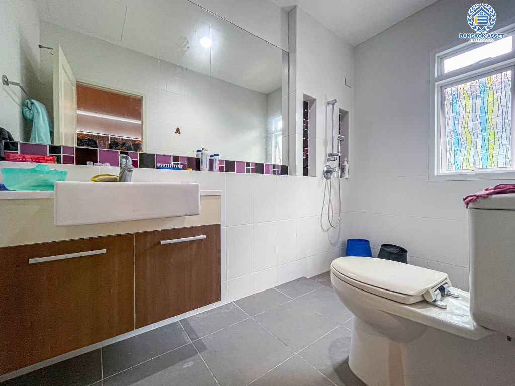 *****บ้านเดี่ยวมือสอง โครงการ บางกอกบูเลอวาร์ด ปิ่นเกล้า-เพชรเกษม เนื้อที่กว้าง 70 ตร.ว. ฟังก์ชัน 4 ห้องนอน 4 ห้องน้ำ 2 ที่จอดรถ สภาพดีเยี่ยม ราคาคุ้มค่า บนทำเลเดินทางสะดวก เชื่อมต่อถนนเพชรเกษม ถนนบางบอน3 ถนนกาญจนาภิเษก ใกล้รถไฟฟ้าสายสีน้ำเงิน "สถานีหลักสอง" และจุดขึ้นทางด่วน "ศรีรัช-วงแหวน"