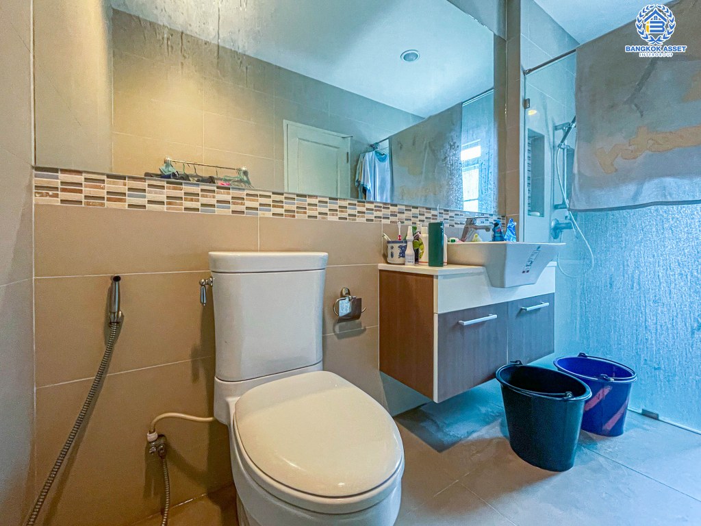 *****บ้านเดี่ยวมือสอง โครงการ บางกอกบูเลอวาร์ด ปิ่นเกล้า-เพชรเกษม เนื้อที่กว้าง 70 ตร.ว. ฟังก์ชัน 4 ห้องนอน 4 ห้องน้ำ 2 ที่จอดรถ สภาพดีเยี่ยม ราคาคุ้มค่า บนทำเลเดินทางสะดวก เชื่อมต่อถนนเพชรเกษม ถนนบางบอน3 ถนนกาญจนาภิเษก ใกล้รถไฟฟ้าสายสีน้ำเงิน "สถานีหลักสอง" และจุดขึ้นทางด่วน "ศรีรัช-วงแหวน"