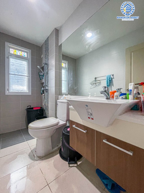 *****บ้านเดี่ยวมือสอง โครงการ บางกอกบูเลอวาร์ด ปิ่นเกล้า-เพชรเกษม เนื้อที่กว้าง 70 ตร.ว. ฟังก์ชัน 4 ห้องนอน 4 ห้องน้ำ 2 ที่จอดรถ สภาพดีเยี่ยม ราคาคุ้มค่า บนทำเลเดินทางสะดวก เชื่อมต่อถนนเพชรเกษม ถนนบางบอน3 ถนนกาญจนาภิเษก ใกล้รถไฟฟ้าสายสีน้ำเงิน "สถานีหลักสอง" และจุดขึ้นทางด่วน "ศรีรัช-วงแหวน"