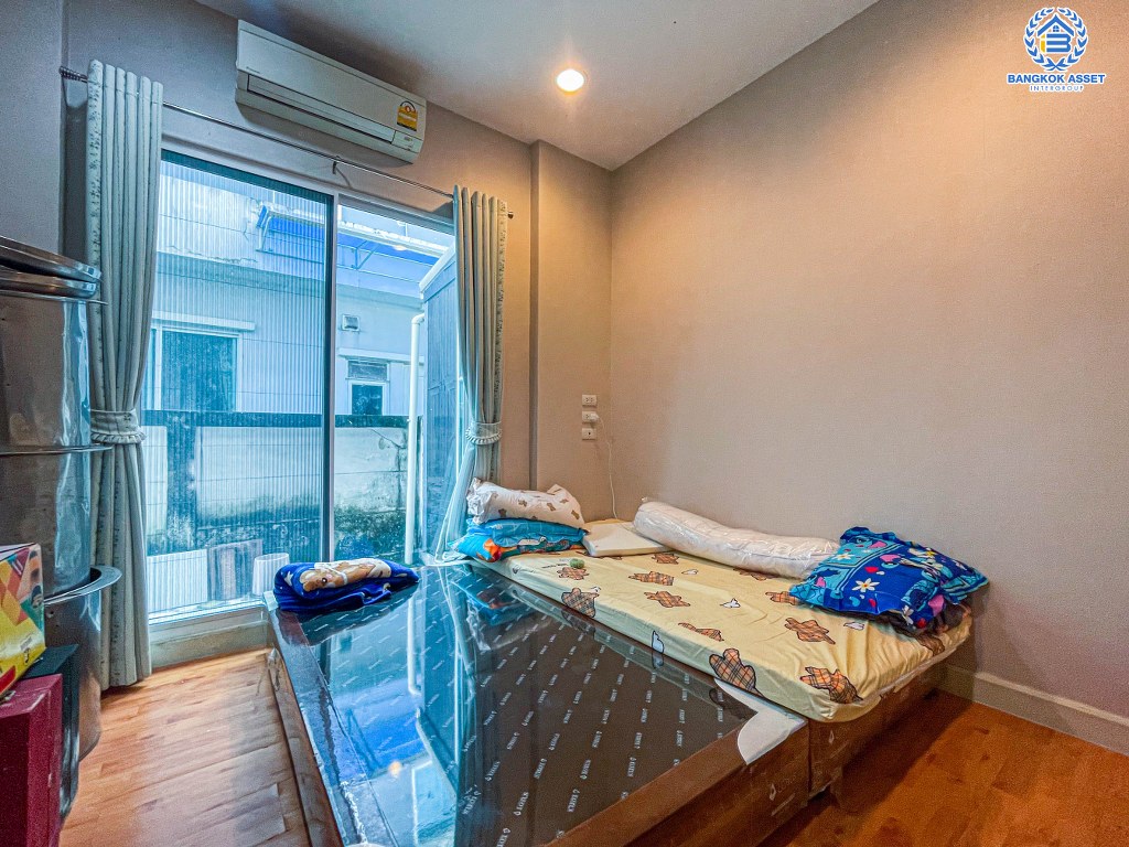 *****บ้านเดี่ยวมือสอง โครงการ บางกอกบูเลอวาร์ด ปิ่นเกล้า-เพชรเกษม เนื้อที่กว้าง 70 ตร.ว. ฟังก์ชัน 4 ห้องนอน 4 ห้องน้ำ 2 ที่จอดรถ สภาพดีเยี่ยม ราคาคุ้มค่า บนทำเลเดินทางสะดวก เชื่อมต่อถนนเพชรเกษม ถนนบางบอน3 ถนนกาญจนาภิเษก ใกล้รถไฟฟ้าสายสีน้ำเงิน "สถานีหลักสอง" และจุดขึ้นทางด่วน "ศรีรัช-วงแหวน"