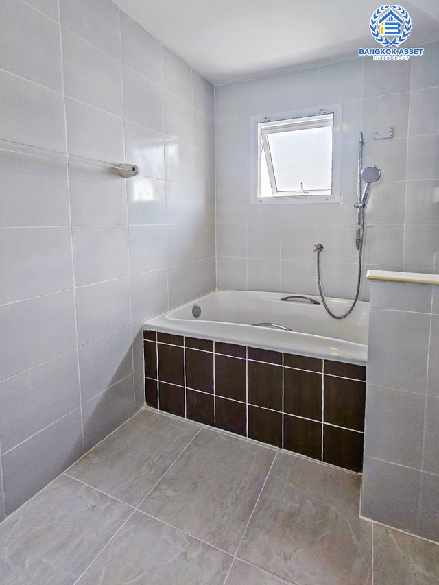 *****บ้านเดี่ยวมือสองกรุงเทพมหานคร โครงการ เดอะแกรนด์ วงแหวน-ประชาอุทิศ เนื้อที่กว้าง 65.30 ตร.ว. ฟังก์ชัน 3 ห้องนอน 3 ห้องน้ำ 2 ที่จอดรถ บ้านสวย พร้อมเข้าอยู่ บนทำเลแห่งการเดินทาง เชื่อมต่อ ถนนประชาอุทิศ, ถนนบางขุนเทียน, ถนนพระราม 2 ใกล้จุดขึ้นทางด่วน "พระราม2"