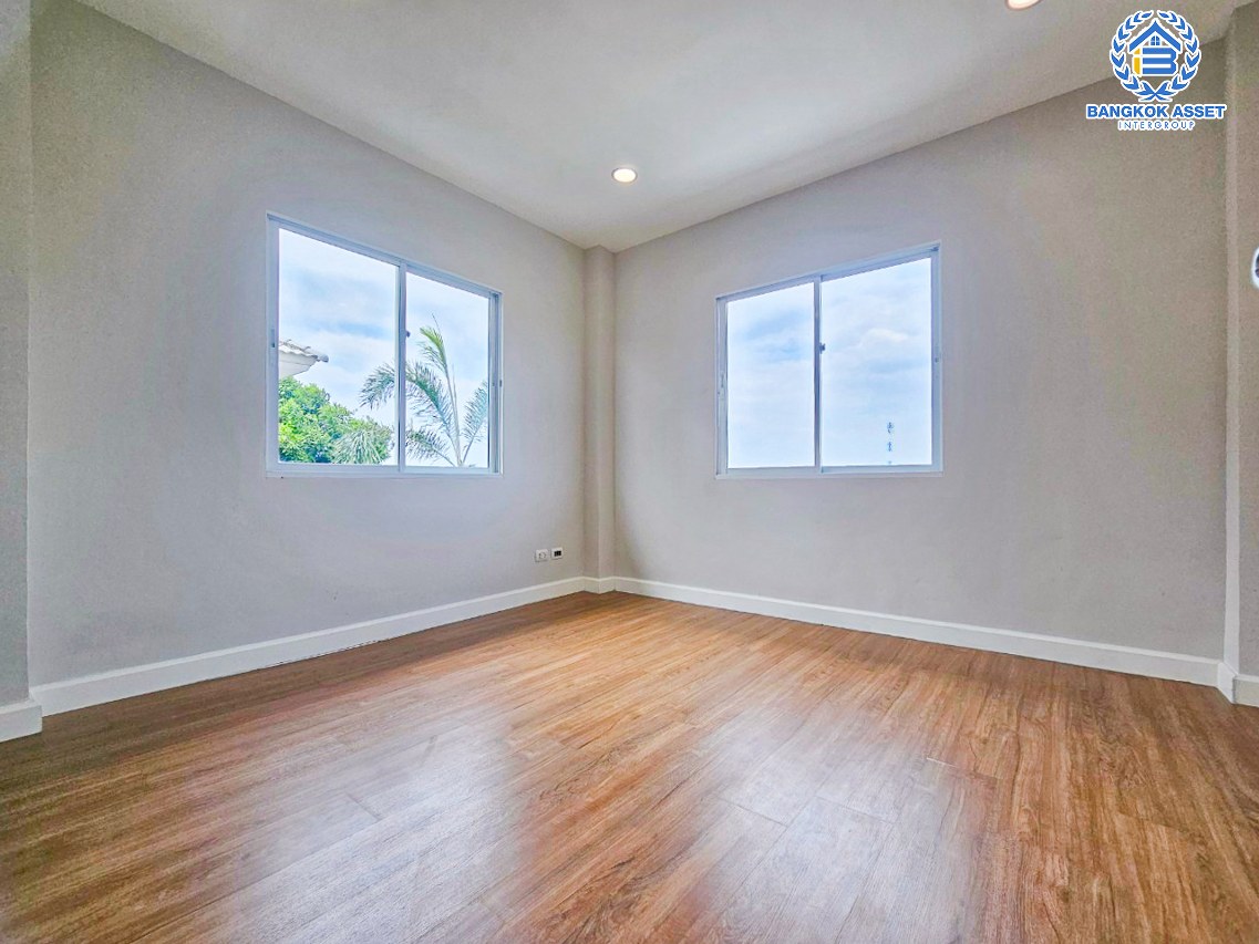 *****บ้านเดี่ยวมือสองกรุงเทพมหานคร โครงการ เดอะแกรนด์ วงแหวน-ประชาอุทิศ เนื้อที่กว้าง 65.30 ตร.ว. ฟังก์ชัน 3 ห้องนอน 3 ห้องน้ำ 2 ที่จอดรถ บ้านสวย พร้อมเข้าอยู่ บนทำเลแห่งการเดินทาง เชื่อมต่อ ถนนประชาอุทิศ, ถนนบางขุนเทียน, ถนนพระราม 2 ใกล้จุดขึ้นทางด่วน "พระราม2"