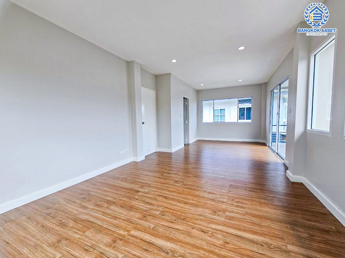 *****บ้านเดี่ยวมือสองกรุงเทพมหานคร โครงการ เดอะแกรนด์ วงแหวน-ประชาอุทิศ เนื้อที่กว้าง 65.30 ตร.ว. ฟังก์ชัน 3 ห้องนอน 3 ห้องน้ำ 2 ที่จอดรถ บ้านสวย พร้อมเข้าอยู่ บนทำเลแห่งการเดินทาง เชื่อมต่อ ถนนประชาอุทิศ, ถนนบางขุนเทียน, ถนนพระราม 2 ใกล้จุดขึ้นทางด่วน "พระราม2"