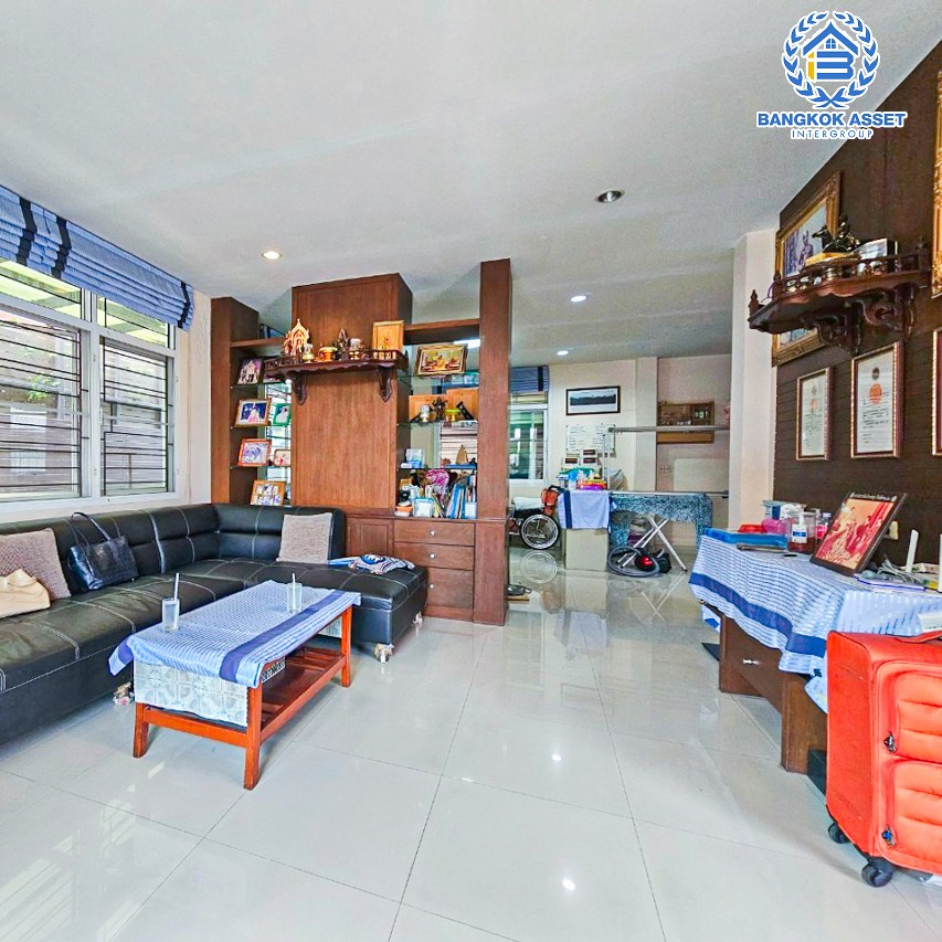 *****บ้านเดี่ยวมือสองนนทบุรี โครงการ ชิชากร กาญจนาภิเษก หลังมุม! เนื้อที่ 44.6 ตร.ว. ฟังก์ชัน 2 ห้องนอน 3 ห้องน้ำ 2 ที่จอดรถ แถมฟรี! 2 เครื่องปรับอากาศ 2 เครื่องทำน้ำอุ่น บนทำเลเยี่ยม เชื่อมต่อ ถนนรัตนาธิเบศร์, ถนนราชพฤกษ์ ใกล้รถไฟฟ้าสายสีม่วง "สถานีตลาดบางใหญ่" และทางด่วน "ศรีรัช"