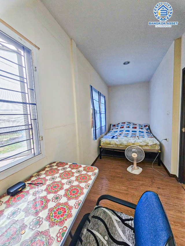 *****บ้านเดี่ยวมือสองนนทบุรี โครงการ ชิชากร กาญจนาภิเษก หลังมุม! เนื้อที่ 44.6 ตร.ว. ฟังก์ชัน 2 ห้องนอน 3 ห้องน้ำ 2 ที่จอดรถ แถมฟรี! 2 เครื่องปรับอากาศ 2 เครื่องทำน้ำอุ่น บนทำเลเยี่ยม เชื่อมต่อ ถนนรัตนาธิเบศร์, ถนนราชพฤกษ์ ใกล้รถไฟฟ้าสายสีม่วง "สถานีตลาดบางใหญ่" และทางด่วน "ศรีรัช"