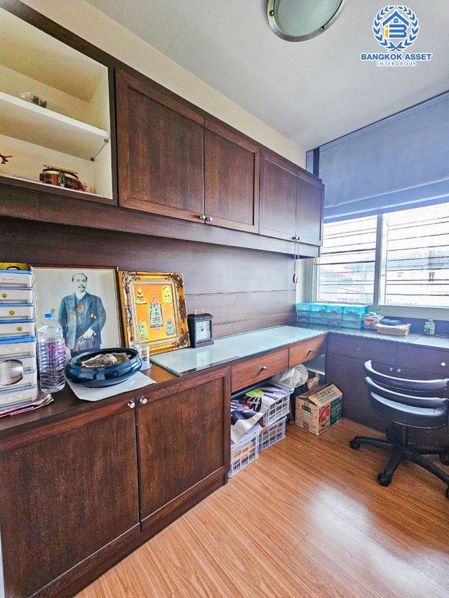 *****บ้านเดี่ยวมือสองนนทบุรี โครงการ ชิชากร กาญจนาภิเษก หลังมุม! เนื้อที่ 44.6 ตร.ว. ฟังก์ชัน 2 ห้องนอน 3 ห้องน้ำ 2 ที่จอดรถ แถมฟรี! 2 เครื่องปรับอากาศ 2 เครื่องทำน้ำอุ่น บนทำเลเยี่ยม เชื่อมต่อ ถนนรัตนาธิเบศร์, ถนนราชพฤกษ์ ใกล้รถไฟฟ้าสายสีม่วง "สถานีตลาดบางใหญ่" และทางด่วน "ศรีรัช"