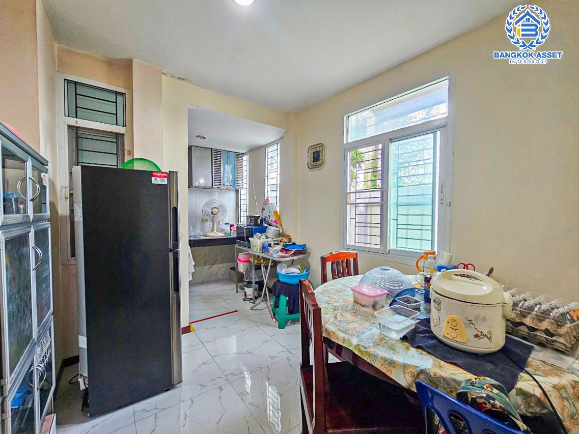 *****บ้านเดี่ยวมือสองนนทบุรี โครงการ ชิชากร กาญจนาภิเษก หลังมุม! เนื้อที่ 44.6 ตร.ว. ฟังก์ชัน 2 ห้องนอน 3 ห้องน้ำ 2 ที่จอดรถ แถมฟรี! 2 เครื่องปรับอากาศ 2 เครื่องทำน้ำอุ่น บนทำเลเยี่ยม เชื่อมต่อ ถนนรัตนาธิเบศร์, ถนนราชพฤกษ์ ใกล้รถไฟฟ้าสายสีม่วง "สถานีตลาดบางใหญ่" และทางด่วน "ศรีรัช"