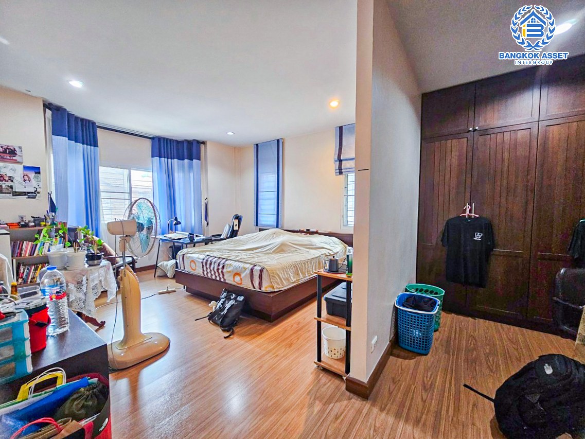 *****บ้านเดี่ยวมือสองนนทบุรี โครงการ ชิชากร กาญจนาภิเษก หลังมุม! เนื้อที่ 44.6 ตร.ว. ฟังก์ชัน 2 ห้องนอน 3 ห้องน้ำ 2 ที่จอดรถ แถมฟรี! 2 เครื่องปรับอากาศ 2 เครื่องทำน้ำอุ่น บนทำเลเยี่ยม เชื่อมต่อ ถนนรัตนาธิเบศร์, ถนนราชพฤกษ์ ใกล้รถไฟฟ้าสายสีม่วง "สถานีตลาดบางใหญ่" และทางด่วน "ศรีรัช"