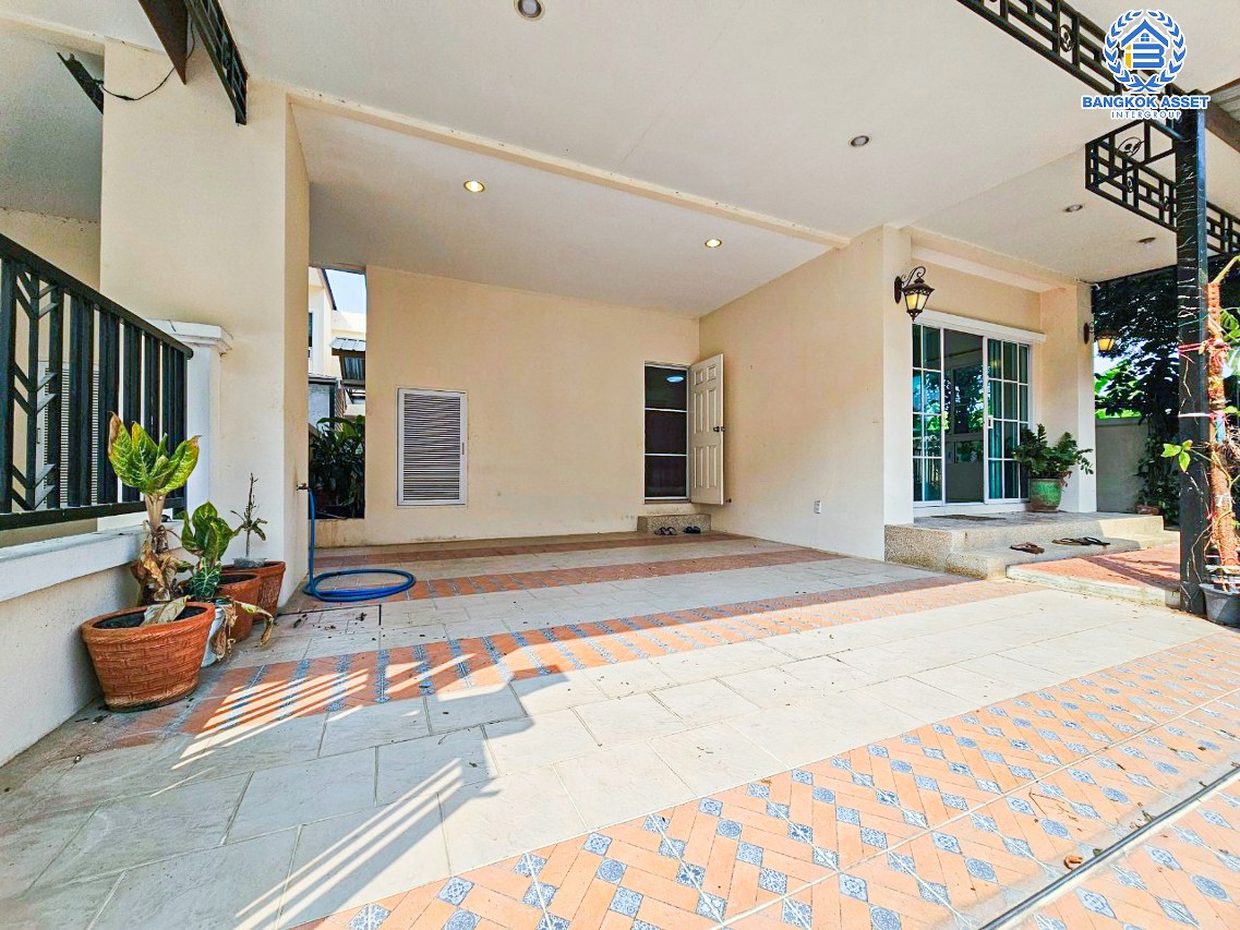 *****บ้านแฝดมือสอง โครงการ นนทรีฟลอร่า กาญจนาภิเษก หลังมุม เนื้อที่กว้าง 40.10 ตร.ว. ฟังก์ชัน 3 ห้องนอน 3 ห้องน้ำ 2 ที่จอดรถ บ้านแฝดสภาพดีเยี่ยม บนทำเลเดินทางสะดวกสบาย เชื่อมต่อถนนศาลายา ถนนสิรินธร ถนนกาญจนาภิเษก ใกล้รถไฟฟ้าสายสีม่วง "สถานีตลาดบางใหญ่" และจุดขึ้นทางด่วน "ศรีรัช"...