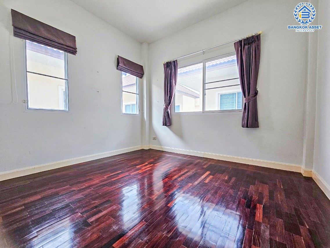 *****บ้านแฝดมือสอง โครงการ นนทรีฟลอร่า กาญจนาภิเษก หลังมุม เนื้อที่กว้าง 40.10 ตร.ว. ฟังก์ชัน 3 ห้องนอน 3 ห้องน้ำ 2 ที่จอดรถ บ้านแฝดสภาพดีเยี่ยม บนทำเลเดินทางสะดวกสบาย เชื่อมต่อถนนศาลายา ถนนสิรินธร ถนนกาญจนาภิเษก ใกล้รถไฟฟ้าสายสีม่วง "สถานีตลาดบางใหญ่" และจุดขึ้นทางด่วน "ศรีรัช"...