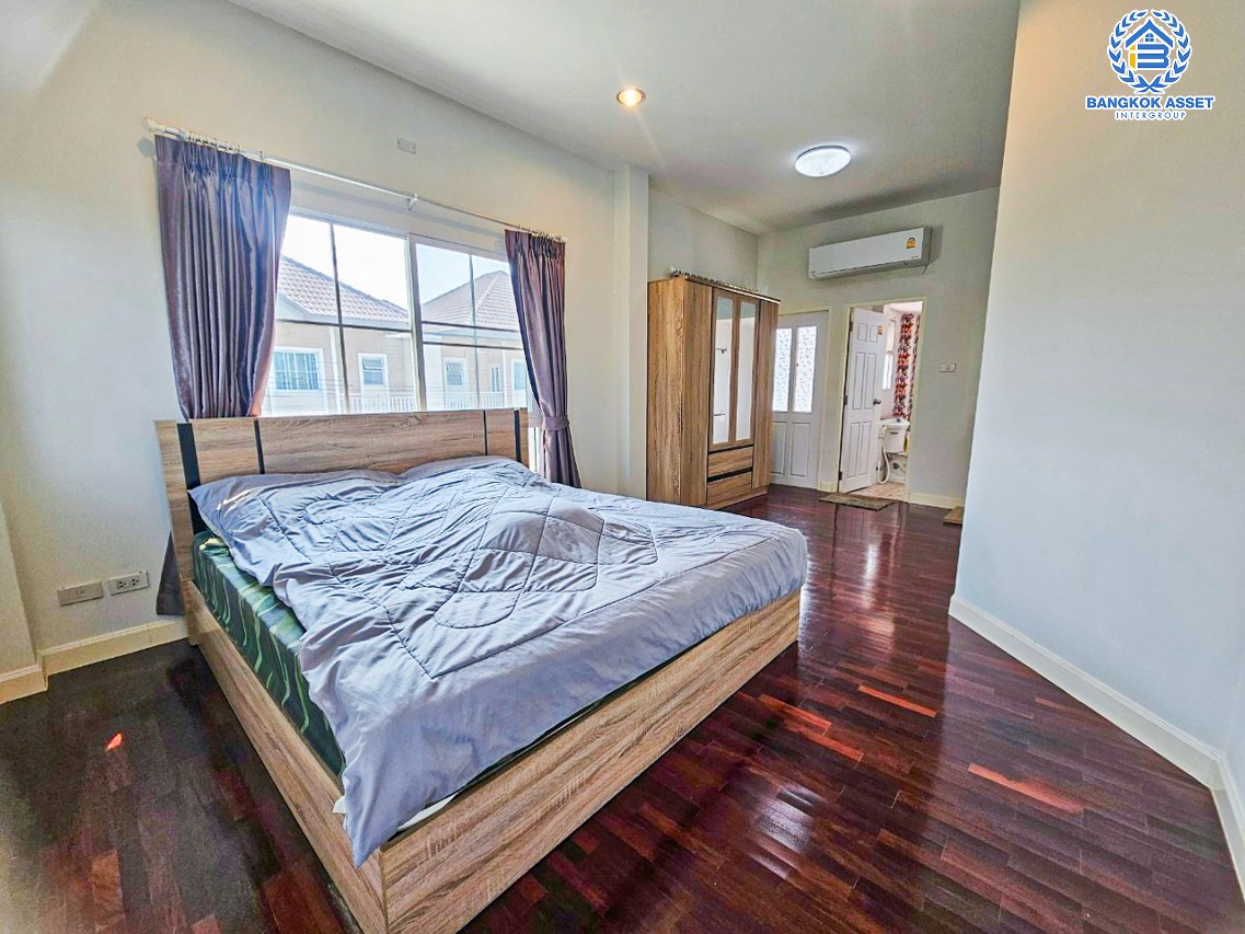 *****บ้านแฝดมือสอง โครงการ นนทรีฟลอร่า กาญจนาภิเษก หลังมุม เนื้อที่กว้าง 40.10 ตร.ว. ฟังก์ชัน 3 ห้องนอน 3 ห้องน้ำ 2 ที่จอดรถ บ้านแฝดสภาพดีเยี่ยม บนทำเลเดินทางสะดวกสบาย เชื่อมต่อถนนศาลายา ถนนสิรินธร ถนนกาญจนาภิเษก ใกล้รถไฟฟ้าสายสีม่วง "สถานีตลาดบางใหญ่" และจุดขึ้นทางด่วน "ศรีรัช"...