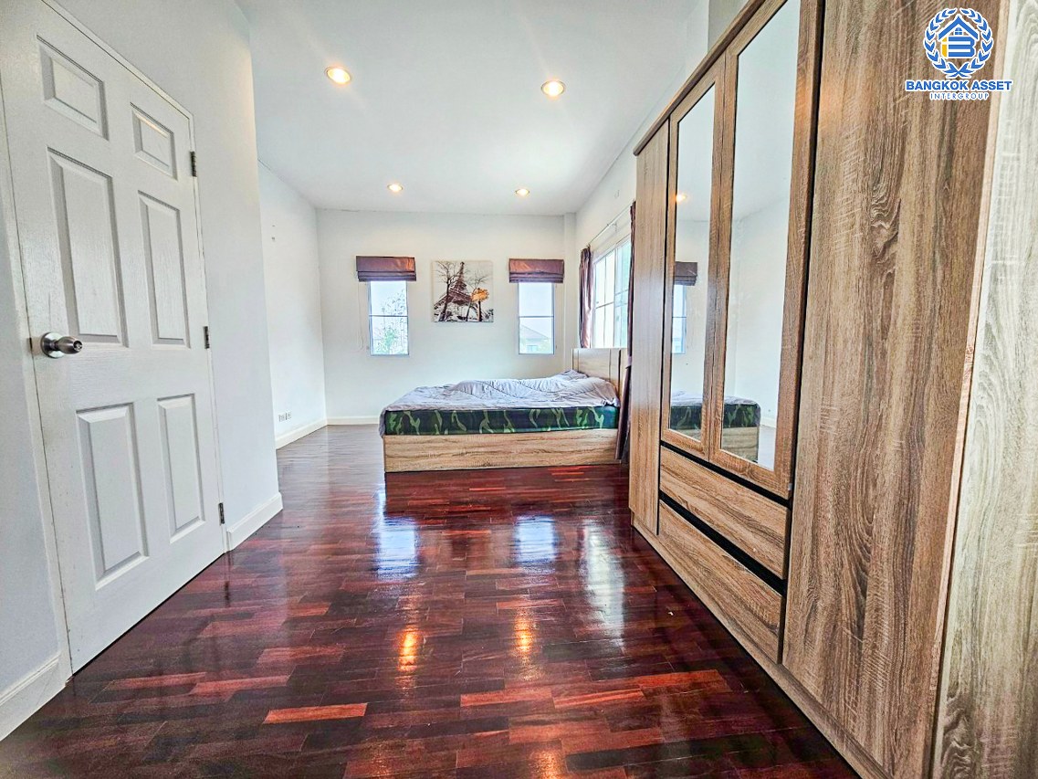 *****บ้านแฝดมือสอง โครงการ นนทรีฟลอร่า กาญจนาภิเษก หลังมุม เนื้อที่กว้าง 40.10 ตร.ว. ฟังก์ชัน 3 ห้องนอน 3 ห้องน้ำ 2 ที่จอดรถ บ้านแฝดสภาพดีเยี่ยม บนทำเลเดินทางสะดวกสบาย เชื่อมต่อถนนศาลายา ถนนสิรินธร ถนนกาญจนาภิเษก ใกล้รถไฟฟ้าสายสีม่วง "สถานีตลาดบางใหญ่" และจุดขึ้นทางด่วน "ศรีรัช"...