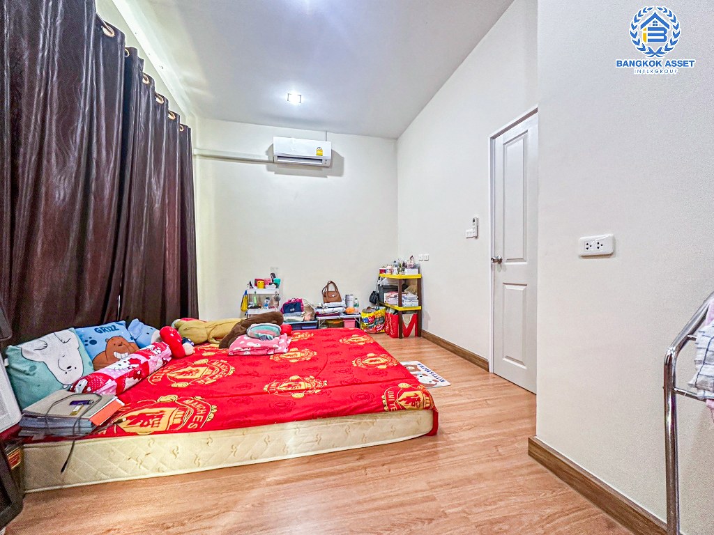 *****ทาวน์เฮ้าส์มือสอง โครงการ โกลเด้นท์ทาวน์ วงศ์สว่าง-รัชดา เนื้อที่กว้าง 16.30 ตร.ว. ฟังก์ชัน 3 ห้องนอน 2 ห้องน้ำ 1 ที่จอดรถ บ้านสภาพดีเยี่ยม บนทำเลเมือง เดินทางสะดวก เชื่อมต่อถนนรัชดาภิเษก ถนนกรุงเทพ-นนทบุรี ถนนคลองประปา ใกล้รถไฟฟ้าสายสีม่วง "สถานีแยกติวานนท์" และจุดขึ้นทางด่วน "พระราม7"