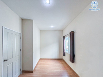 *****ทาวน์เฮ้าส์มือสอง โครงการ โกลเด้นท์ทาวน์ วงศ์สว่าง-รัชดา เนื้อที่กว้าง 16.30 ตร.ว. ฟังก์ชัน 3 ห้องนอน 2 ห้องน้ำ 1 ที่จอดรถ บ้านสภาพดีเยี่ยม บนทำเลเมือง เดินทางสะดวก เชื่อมต่อถนนรัชดาภิเษก ถนนกรุงเทพ-นนทบุรี ถนนคลองประปา ใกล้รถไฟฟ้าสายสีม่วง "สถานีแยกติวานนท์" และจุดขึ้นทางด่วน "พระราม7"