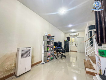 *****ทาวน์เฮ้าส์มือสอง โครงการ โกลเด้นท์ทาวน์ วงศ์สว่าง-รัชดา เนื้อที่กว้าง 16.30 ตร.ว. ฟังก์ชัน 3 ห้องนอน 2 ห้องน้ำ 1 ที่จอดรถ บ้านสภาพดีเยี่ยม บนทำเลเมือง เดินทางสะดวก เชื่อมต่อถนนรัชดาภิเษก ถนนกรุงเทพ-นนทบุรี ถนนคลองประปา ใกล้รถไฟฟ้าสายสีม่วง "สถานีแยกติวานนท์" และจุดขึ้นทางด่วน "พระราม7"