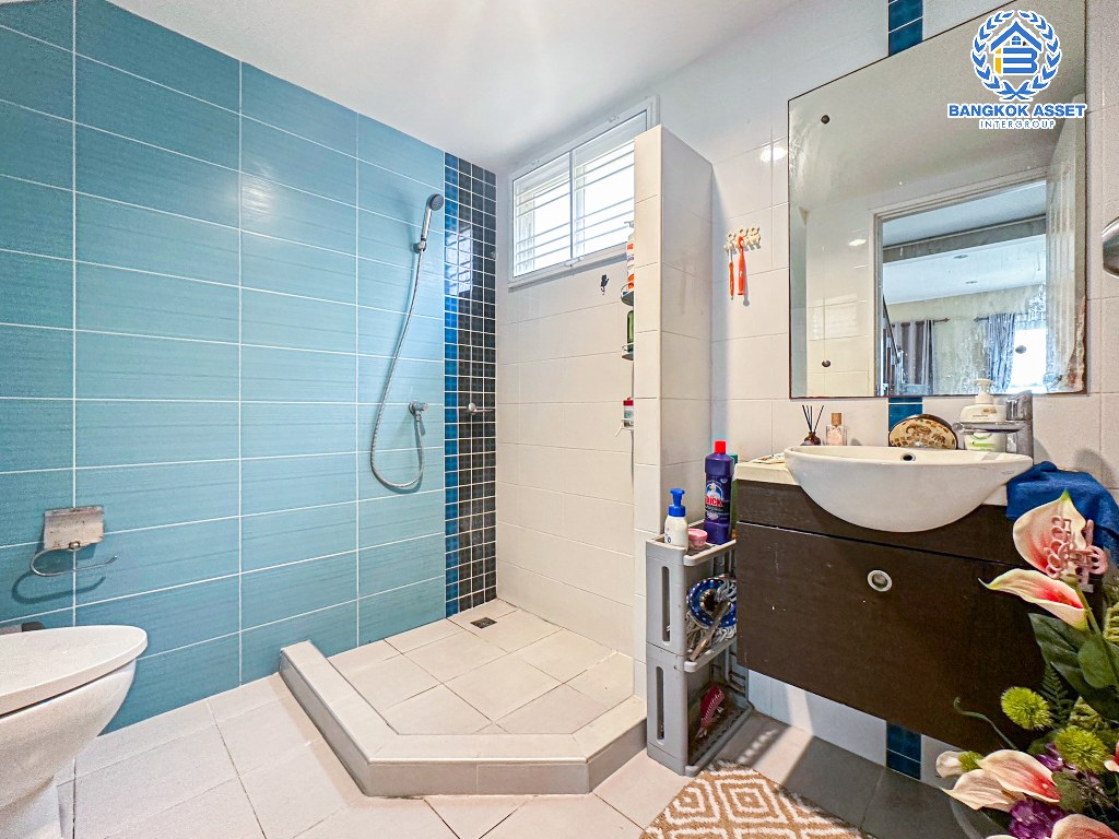 *****บ้านเดี่ยวมือสอง โครงการ เดอะแพลนท์ ไลท์ ติวานนท์-รังสิต เนื้อที่กว้าง 64.40 ตร.ว. ฟังก์ชัน 3 ห้องนอน 2 ห้องน้ำ 2 ที่จอดรถ บ้านหลังใหญ่สภาพดีเยี่ยม พร้อมเข้าอยู่ บนทำเลดี เชื่อมต่อถนนรังสิต-ปทุมธานี ถนนเลียบคลองรังสิต ถนนศรีสมาน ใกล้รถไฟฟ้าสายสีแดง "สถานีรังสิต" และจุดขึ้นทางด่วน "ประจิมรัถยา"