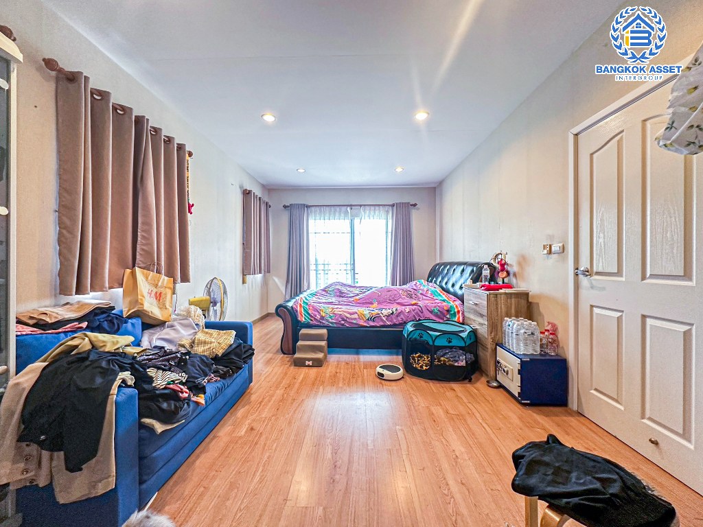 *****บ้านเดี่ยวมือสอง โครงการ เดอะแพลนท์ ไลท์ ติวานนท์-รังสิต เนื้อที่กว้าง 64.40 ตร.ว. ฟังก์ชัน 3 ห้องนอน 2 ห้องน้ำ 2 ที่จอดรถ บ้านหลังใหญ่สภาพดีเยี่ยม พร้อมเข้าอยู่ บนทำเลดี เชื่อมต่อถนนรังสิต-ปทุมธานี ถนนเลียบคลองรังสิต ถนนศรีสมาน ใกล้รถไฟฟ้าสายสีแดง "สถานีรังสิต" และจุดขึ้นทางด่วน "ประจิมรัถยา"