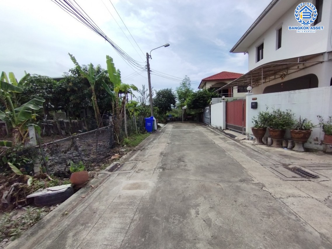 *****ที่ดินเปล่าเดินทางสะดวก ซอยเลี่ยงเมืองปากเกร็ด41 เนื้อที่ 50 ตร.ว. (หน้ากว้าง 15 เมตร) จะสร้างเป็นที่อยู่อาศัยก็ดี หรือจะลงทุนสร้างธุรกิจก็คุ้ม! บนทำเลสามารถเข้า-ออกได้หลายเส้นทาง ได้แก่ ถนนแจ้งวัฒนะ , บางกรวย-กรุงเทพฯ, ถนนติวานนท์ ในราคาสุดคุ้ม!