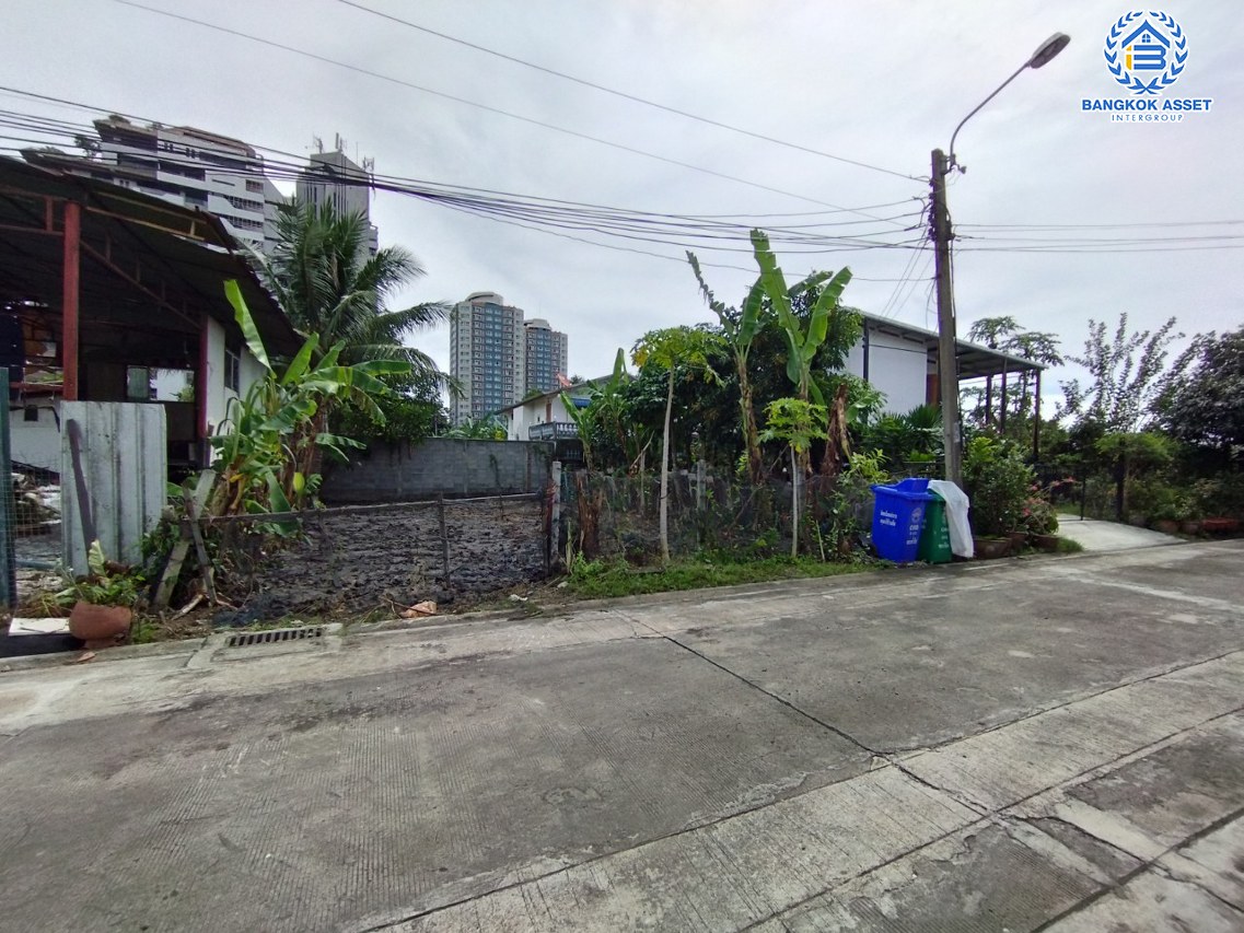 *****ที่ดินเปล่าเดินทางสะดวก ซอยเลี่ยงเมืองปากเกร็ด41 เนื้อที่ 50 ตร.ว. (หน้ากว้าง 15 เมตร) จะสร้างเป็นที่อยู่อาศัยก็ดี หรือจะลงทุนสร้างธุรกิจก็คุ้ม! บนทำเลสามารถเข้า-ออกได้หลายเส้นทาง ได้แก่ ถนนแจ้งวัฒนะ , บางกรวย-กรุงเทพฯ, ถนนติวานนท์ ในราคาสุดคุ้ม!