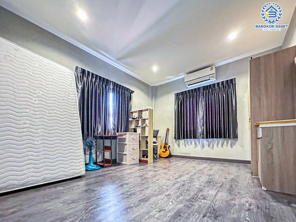 *****บ้านเดี่ยวมือสอง โครงการ ดิเอมเมอร์รัลด์ การ์เด้น1 ชัยพฤกษ์ เนื้อที่กว้าง 50 ตร.ว. ฟังก์ชัน 3 ห้องนอน 2 ห้องน้ำ 1 ที่จอดรถ บ้านสภาพดีเยี่ยมเหมือนใหม่ พร้อมเข้าอยู่ บนทำเลเข้า-ออกในเมืองได้ง่าย เชื่อมต่อถนนชัยพฤกษ์ ถนนกาญจนาภิเษก ถนนราชพฤกษ์ ใกล้เซ็นทรัลเวสต์เกต