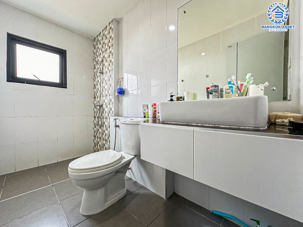 *****บ้านเดี่ยวมือสอง โครงการ ดิเอมเมอร์รัลด์ การ์เด้น1 ชัยพฤกษ์ เนื้อที่กว้าง 50 ตร.ว. ฟังก์ชัน 3 ห้องนอน 2 ห้องน้ำ 1 ที่จอดรถ บ้านสภาพดีเยี่ยมเหมือนใหม่ พร้อมเข้าอยู่ บนทำเลเข้า-ออกในเมืองได้ง่าย เชื่อมต่อถนนชัยพฤกษ์ ถนนกาญจนาภิเษก ถนนราชพฤกษ์ ใกล้เซ็นทรัลเวสต์เกต