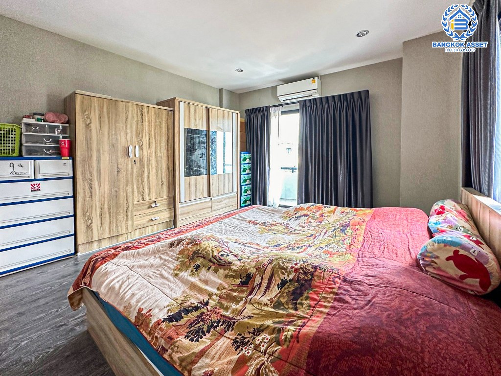 *****บ้านเดี่ยวมือสอง โครงการ ดิเอมเมอร์รัลด์ การ์เด้น1 ชัยพฤกษ์ เนื้อที่กว้าง 50 ตร.ว. ฟังก์ชัน 3 ห้องนอน 2 ห้องน้ำ 1 ที่จอดรถ บ้านสภาพดีเยี่ยมเหมือนใหม่ พร้อมเข้าอยู่ บนทำเลเข้า-ออกในเมืองได้ง่าย เชื่อมต่อถนนชัยพฤกษ์ ถนนกาญจนาภิเษก ถนนราชพฤกษ์ ใกล้เซ็นทรัลเวสต์เกต