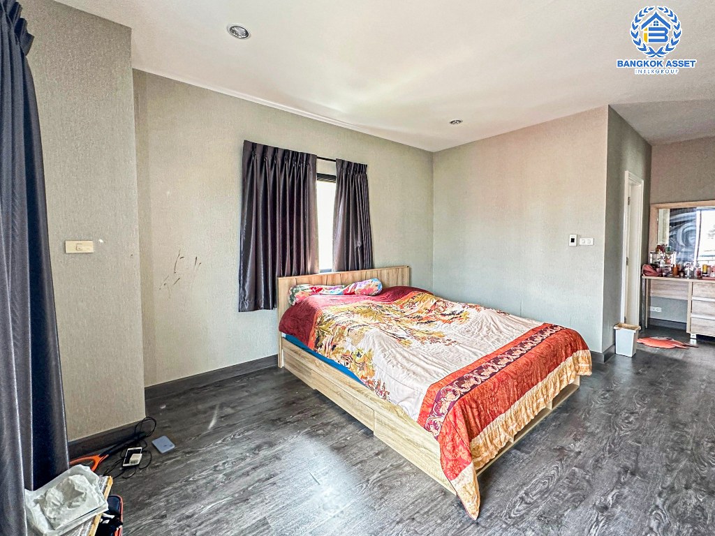 *****บ้านเดี่ยวมือสอง โครงการ ดิเอมเมอร์รัลด์ การ์เด้น1 ชัยพฤกษ์ เนื้อที่กว้าง 50 ตร.ว. ฟังก์ชัน 3 ห้องนอน 2 ห้องน้ำ 1 ที่จอดรถ บ้านสภาพดีเยี่ยมเหมือนใหม่ พร้อมเข้าอยู่ บนทำเลเข้า-ออกในเมืองได้ง่าย เชื่อมต่อถนนชัยพฤกษ์ ถนนกาญจนาภิเษก ถนนราชพฤกษ์ ใกล้เซ็นทรัลเวสต์เกต