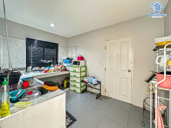 *****บ้านเดี่ยวมือสอง โครงการ ดิเอมเมอร์รัลด์ การ์เด้น1 ชัยพฤกษ์ เนื้อที่กว้าง 50 ตร.ว. ฟังก์ชัน 3 ห้องนอน 2 ห้องน้ำ 1 ที่จอดรถ บ้านสภาพดีเยี่ยมเหมือนใหม่ พร้อมเข้าอยู่ บนทำเลเข้า-ออกในเมืองได้ง่าย เชื่อมต่อถนนชัยพฤกษ์ ถนนกาญจนาภิเษก ถนนราชพฤกษ์ ใกล้เซ็นทรัลเวสต์เกต