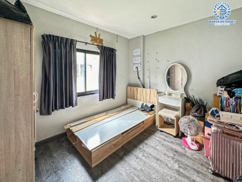 *****บ้านเดี่ยวมือสอง โครงการ ดิเอมเมอร์รัลด์ การ์เด้น1 ชัยพฤกษ์ เนื้อที่กว้าง 50 ตร.ว. ฟังก์ชัน 3 ห้องนอน 2 ห้องน้ำ 1 ที่จอดรถ บ้านสภาพดีเยี่ยมเหมือนใหม่ พร้อมเข้าอยู่ บนทำเลเข้า-ออกในเมืองได้ง่าย เชื่อมต่อถนนชัยพฤกษ์ ถนนกาญจนาภิเษก ถนนราชพฤกษ์ ใกล้เซ็นทรัลเวสต์เกต