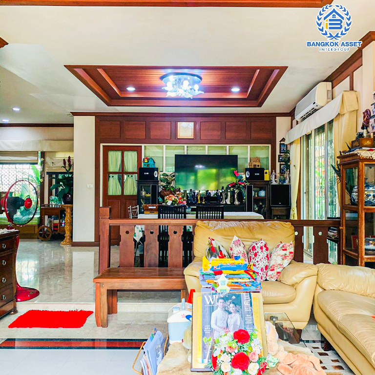 *****บ้านเดี่ยวมือสอง โครงการ วรารมย์ เพชรเกษม81 เฟส2 เนื้อที่กว้างกว่า 155 ตร.ว. ฟังก์ชัน 4 ห้องนอน 4 ห้องน้ำ 4 ที่จอดรถ บ้านหลังใหญ่ ภายในสภาพดีมาก บรรยากาศบ้านสวน บนทำเลเดินทางสะดวก เชื่อมต่อถนนเอกชัย ถนนบางบอน5 ถนนพระราม2 ใกล้เซ็นทรัลพระราม2