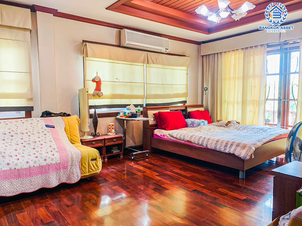 *****บ้านเดี่ยวมือสอง โครงการ วรารมย์ เพชรเกษม81 เฟส2 เนื้อที่กว้างกว่า 155 ตร.ว. ฟังก์ชัน 4 ห้องนอน 4 ห้องน้ำ 4 ที่จอดรถ บ้านหลังใหญ่ ภายในสภาพดีมาก บรรยากาศบ้านสวน บนทำเลเดินทางสะดวก เชื่อมต่อถนนเอกชัย ถนนบางบอน5 ถนนพระราม2 ใกล้เซ็นทรัลพระราม2