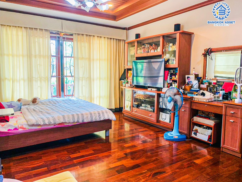 *****บ้านเดี่ยวมือสอง โครงการ วรารมย์ เพชรเกษม81 เฟส2 เนื้อที่กว้างกว่า 155 ตร.ว. ฟังก์ชัน 4 ห้องนอน 4 ห้องน้ำ 4 ที่จอดรถ บ้านหลังใหญ่ ภายในสภาพดีมาก บรรยากาศบ้านสวน บนทำเลเดินทางสะดวก เชื่อมต่อถนนเอกชัย ถนนบางบอน5 ถนนพระราม2 ใกล้เซ็นทรัลพระราม2