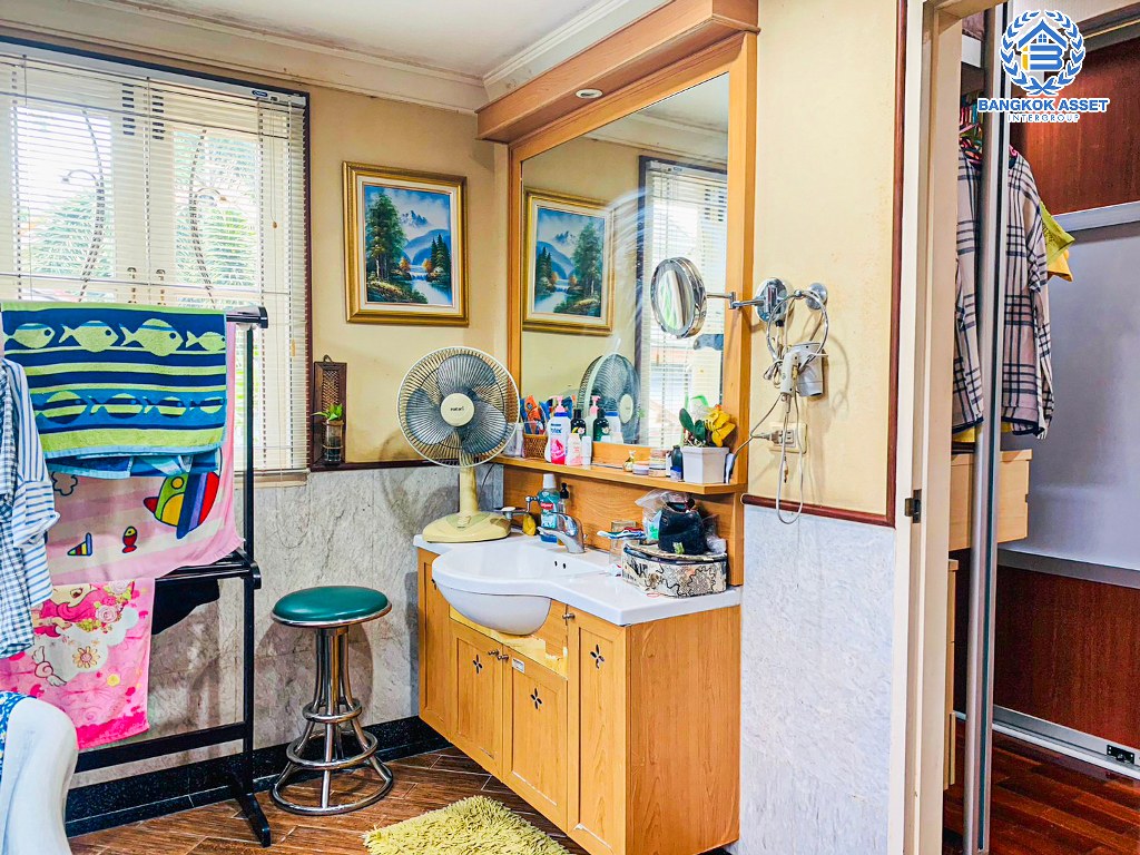 *****บ้านเดี่ยวมือสอง โครงการ วรารมย์ เพชรเกษม81 เฟส2 เนื้อที่กว้างกว่า 155 ตร.ว. ฟังก์ชัน 4 ห้องนอน 4 ห้องน้ำ 4 ที่จอดรถ บ้านหลังใหญ่ ภายในสภาพดีมาก บรรยากาศบ้านสวน บนทำเลเดินทางสะดวก เชื่อมต่อถนนเอกชัย ถนนบางบอน5 ถนนพระราม2 ใกล้เซ็นทรัลพระราม2