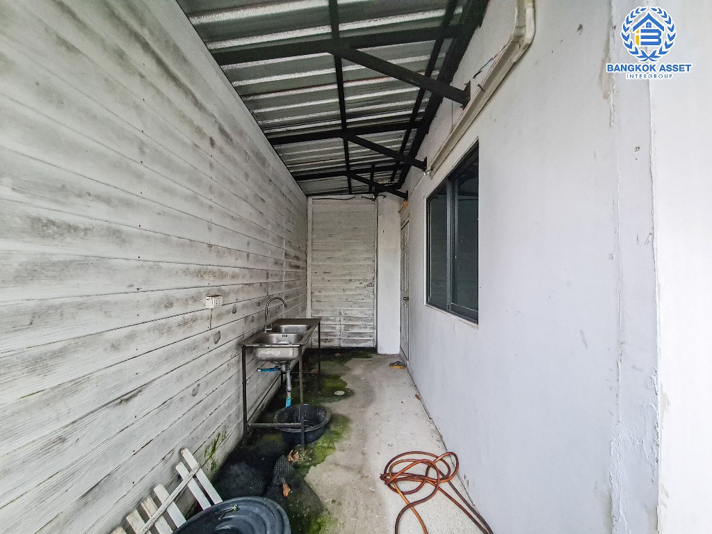 *****ทาวน์เฮ้าส์มือสอง โครงการ โมดิวิลล่า ปิ่นเกล้า-วงแหวน หลังมุม เนื้อที่กว้าง 33.90 ตร.ว. ฟังก์ชัน 3 ห้องนอน 2 ห้องน้ำ 2 ที่จอดรถ บ้านเหมือนใหม่ ได้เนื้อที่ข้างบ้านกว้าง โครงการตั้งบนทำเลดี เชื่อมต่อถนนกาญจนาภิเษก ถนนนครอินทร์ ถนนปิ่นเกล้า-นครชัยศรี ใกล้เซ็นทรัล ปิ่นเกล้า และจุดขึ้นทางด่วน "ศรีรัช"