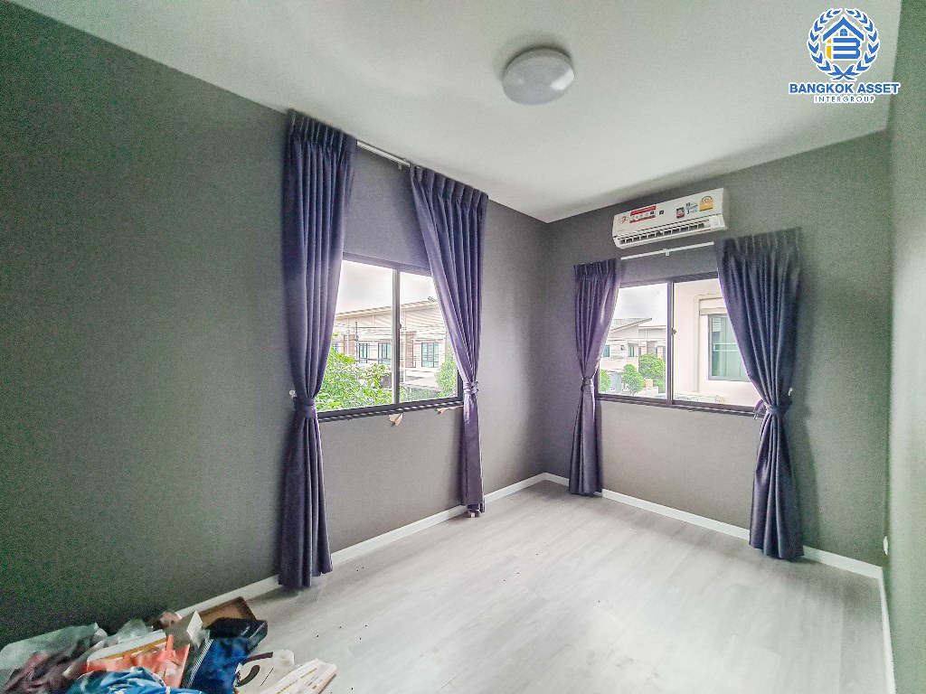 *****ทาวน์เฮ้าส์มือสอง โครงการ โมดิวิลล่า ปิ่นเกล้า-วงแหวน หลังมุม เนื้อที่กว้าง 33.90 ตร.ว. ฟังก์ชัน 3 ห้องนอน 2 ห้องน้ำ 2 ที่จอดรถ บ้านเหมือนใหม่ ได้เนื้อที่ข้างบ้านกว้าง โครงการตั้งบนทำเลดี เชื่อมต่อถนนกาญจนาภิเษก ถนนนครอินทร์ ถนนปิ่นเกล้า-นครชัยศรี ใกล้เซ็นทรัล ปิ่นเกล้า และจุดขึ้นทางด่วน "ศรีรัช"