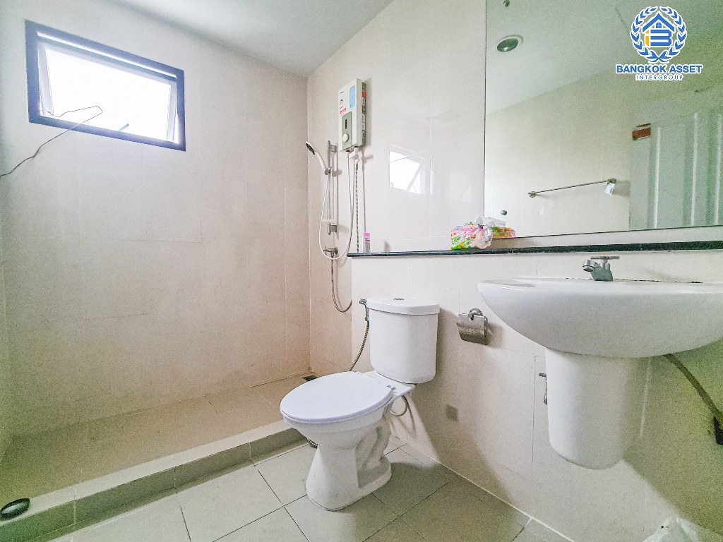 *****ทาวน์เฮ้าส์มือสอง โครงการ โมดิวิลล่า ปิ่นเกล้า-วงแหวน หลังมุม เนื้อที่กว้าง 33.90 ตร.ว. ฟังก์ชัน 3 ห้องนอน 2 ห้องน้ำ 2 ที่จอดรถ บ้านเหมือนใหม่ ได้เนื้อที่ข้างบ้านกว้าง โครงการตั้งบนทำเลดี เชื่อมต่อถนนกาญจนาภิเษก ถนนนครอินทร์ ถนนปิ่นเกล้า-นครชัยศรี ใกล้เซ็นทรัล ปิ่นเกล้า และจุดขึ้นทางด่วน "ศรีรัช"