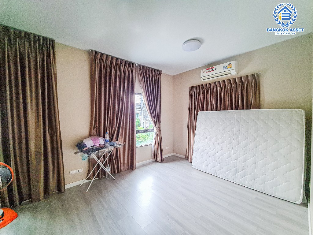 *****ทาวน์เฮ้าส์มือสอง โครงการ โมดิวิลล่า ปิ่นเกล้า-วงแหวน หลังมุม เนื้อที่กว้าง 33.90 ตร.ว. ฟังก์ชัน 3 ห้องนอน 2 ห้องน้ำ 2 ที่จอดรถ บ้านเหมือนใหม่ ได้เนื้อที่ข้างบ้านกว้าง โครงการตั้งบนทำเลดี เชื่อมต่อถนนกาญจนาภิเษก ถนนนครอินทร์ ถนนปิ่นเกล้า-นครชัยศรี ใกล้เซ็นทรัล ปิ่นเกล้า และจุดขึ้นทางด่วน "ศรีรัช"