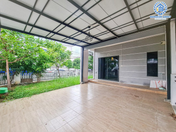 *****ทาวน์เฮ้าส์มือสอง โครงการ โมดิวิลล่า ปิ่นเกล้า-วงแหวน หลังมุม เนื้อที่กว้าง 33.90 ตร.ว. ฟังก์ชัน 3 ห้องนอน 2 ห้องน้ำ 2 ที่จอดรถ บ้านเหมือนใหม่ ได้เนื้อที่ข้างบ้านกว้าง โครงการตั้งบนทำเลดี เชื่อมต่อถนนกาญจนาภิเษก ถนนนครอินทร์ ถนนปิ่นเกล้า-นครชัยศรี ใกล้เซ็นทรัล ปิ่นเกล้า และจุดขึ้นทางด่วน "ศรีรัช"