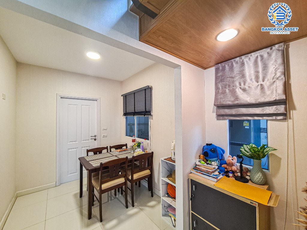 *****บ้านแฝดมือสอง โครงการ เดอะ แพลนท์ พหลโยธิน-รังสิต หลังมุม เนื้อที่กว้าง 44.10 ตร.ว. ฟังก์ชัน 3 ห้องนอน 2 ห้องน้ำ 2 ที่จอดรถ ข้างบ้านมีพื้นที่กว้าง ต่อเติมครัวพร้อมใช้งาน โครงการบนทำเลดี เชื่อมต่อถนนคลองหลวง ถนนรังสิต-รังสิต ถนนพหลโยธิน ใกล้ฟิวเจอร์พาร์ครังสิต