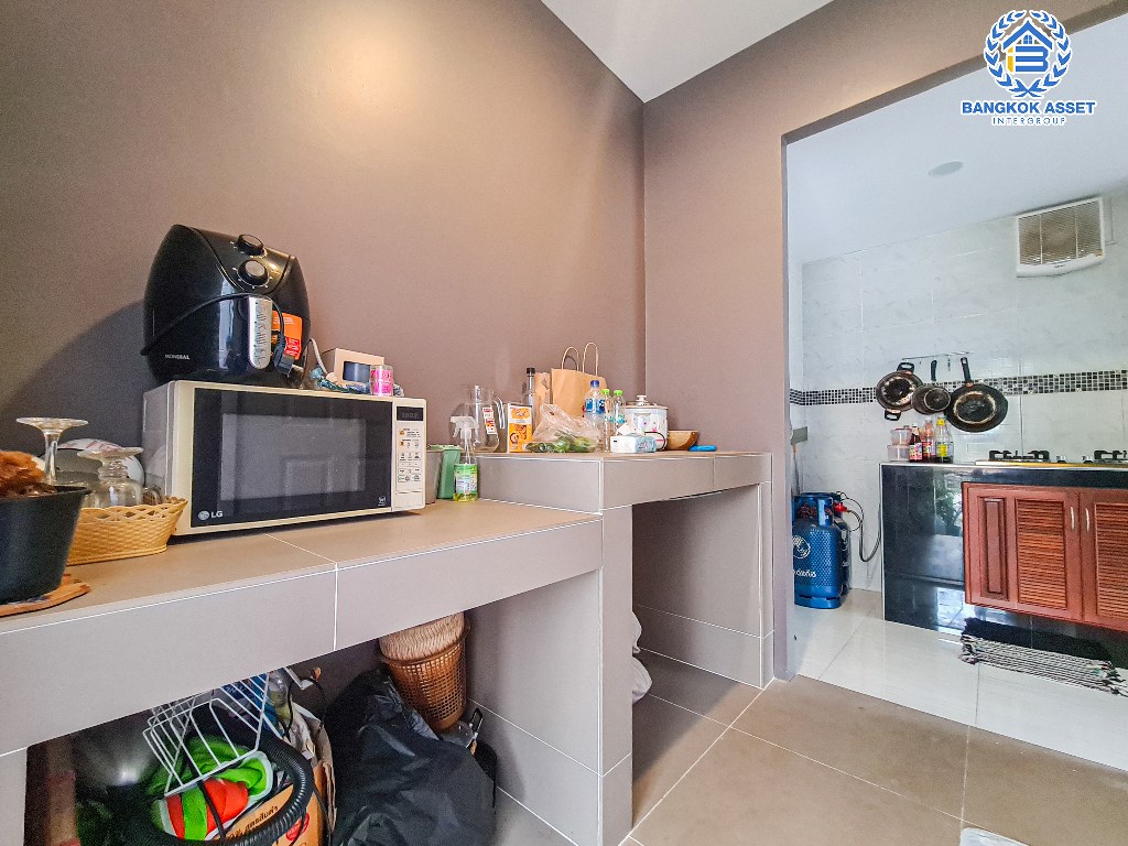 *****บ้านแฝดมือสอง โครงการ เดอะ แพลนท์ พหลโยธิน-รังสิต หลังมุม เนื้อที่กว้าง 44.10 ตร.ว. ฟังก์ชัน 3 ห้องนอน 2 ห้องน้ำ 2 ที่จอดรถ ข้างบ้านมีพื้นที่กว้าง ต่อเติมครัวพร้อมใช้งาน โครงการบนทำเลดี เชื่อมต่อถนนคลองหลวง ถนนรังสิต-รังสิต ถนนพหลโยธิน ใกล้ฟิวเจอร์พาร์ครังสิต