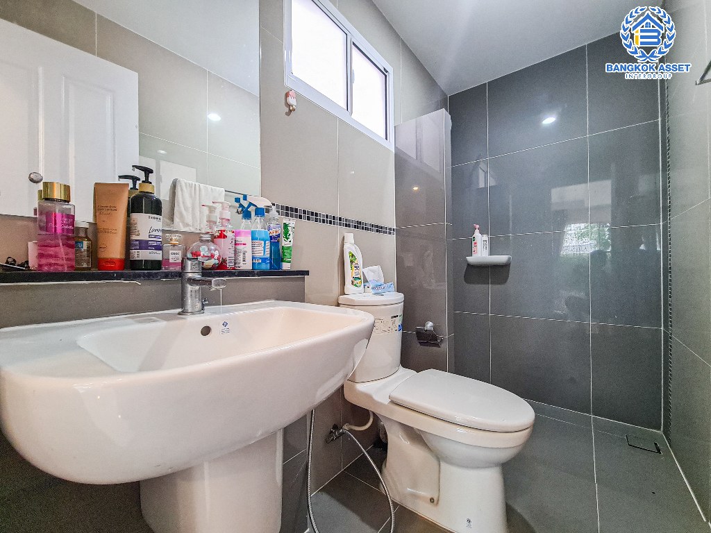 *****บ้านแฝดมือสอง โครงการ เดอะ แพลนท์ พหลโยธิน-รังสิต หลังมุม เนื้อที่กว้าง 44.10 ตร.ว. ฟังก์ชัน 3 ห้องนอน 2 ห้องน้ำ 2 ที่จอดรถ ข้างบ้านมีพื้นที่กว้าง ต่อเติมครัวพร้อมใช้งาน โครงการบนทำเลดี เชื่อมต่อถนนคลองหลวง ถนนรังสิต-รังสิต ถนนพหลโยธิน ใกล้ฟิวเจอร์พาร์ครังสิต